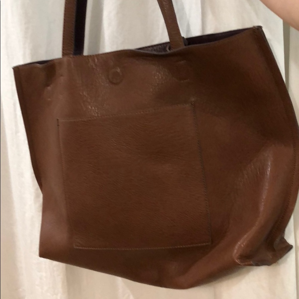 Reversible tote